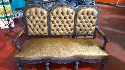Mueble clásico restaurado y tapizado SKY alemán estampado